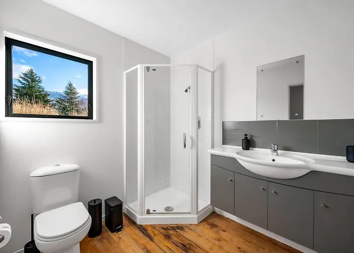Close To Town Modern With A Fireplace And Heat Pumps Sleeps 6 *