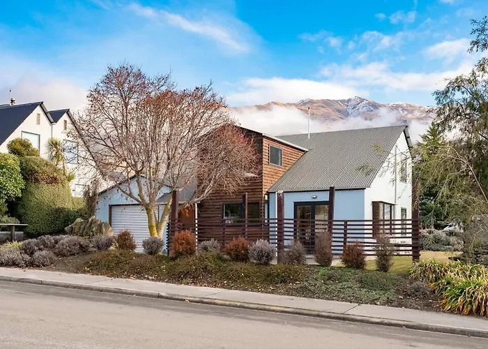 Close To Town Modern With A Fireplace And Heat Pumps Sleeps 6 Holiday home *