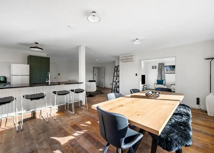 Holiday home Close To Town Modern With A Fireplace And Heat Pumps Sleeps 6 Wanaka