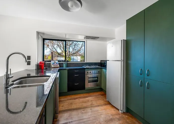 Holiday home Close To Town Modern With A Fireplace And Heat Pumps Sleeps 6 *