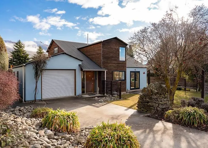 Holiday home Close To Town Modern With A Fireplace And Heat Pumps Sleeps 6 *