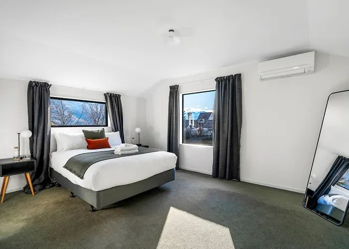 Close To Town Modern With A Fireplace And Heat Pumps Sleeps 6 *