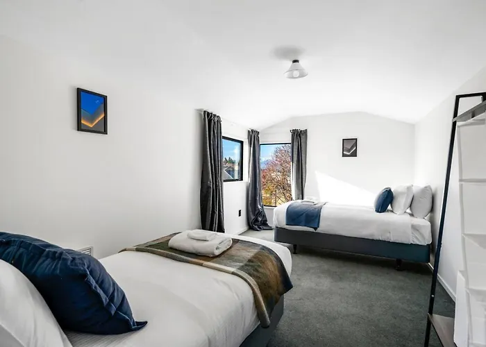 Holiday home Close To Town Modern With A Fireplace And Heat Pumps Sleeps 6 *