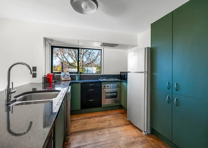 Close To Town Modern With A Fireplace And Heat Pumps Sleeps 6 Holiday home *